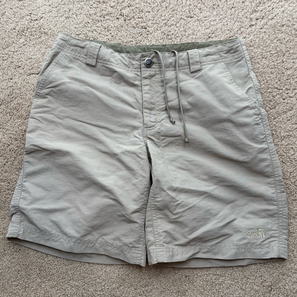 The TNF the north face khaki short hiking walking nylon 9 inch  shorts size 4